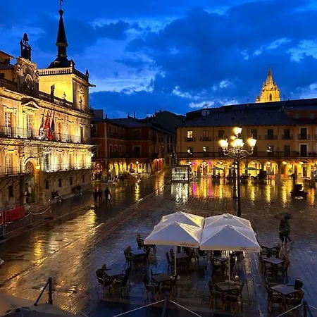 Plaza Mayor - Bohemia Leon